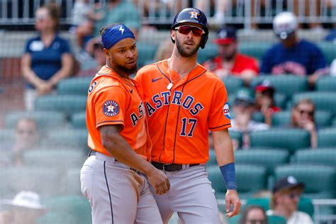 Astros rally for 12-11 win to take series over AL West-leading Texas after blowing 8-run lead